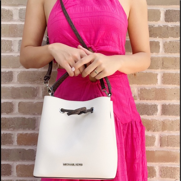 Michael Kors Handbags - Michael Kors Bucket Bag & Crossbody